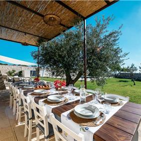  6 bedroom villa with heated pool in Modica, sleeps 18